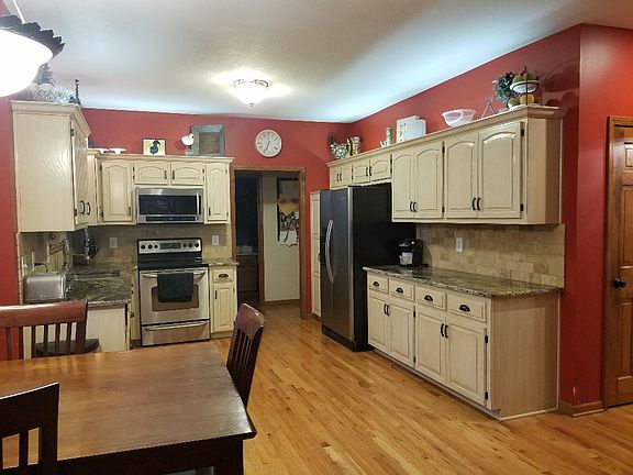Eat in kitchen