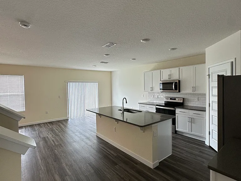 412 Chayne Pl — Photo 3