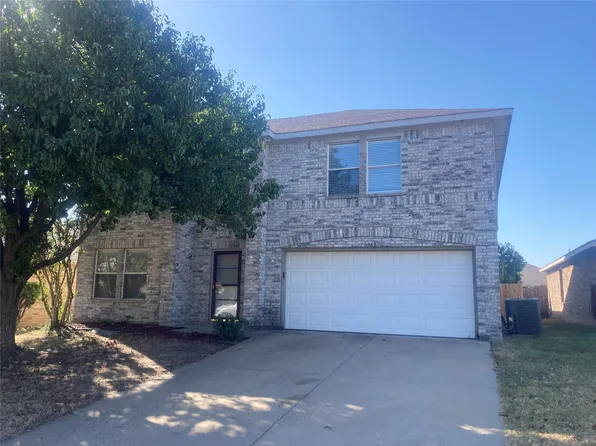1069 Silver Spur Ln, Fort Worth, TX 76179