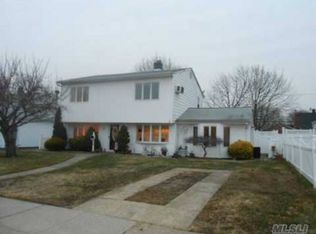 78 Ridge Ln, Levittown, NY 11756