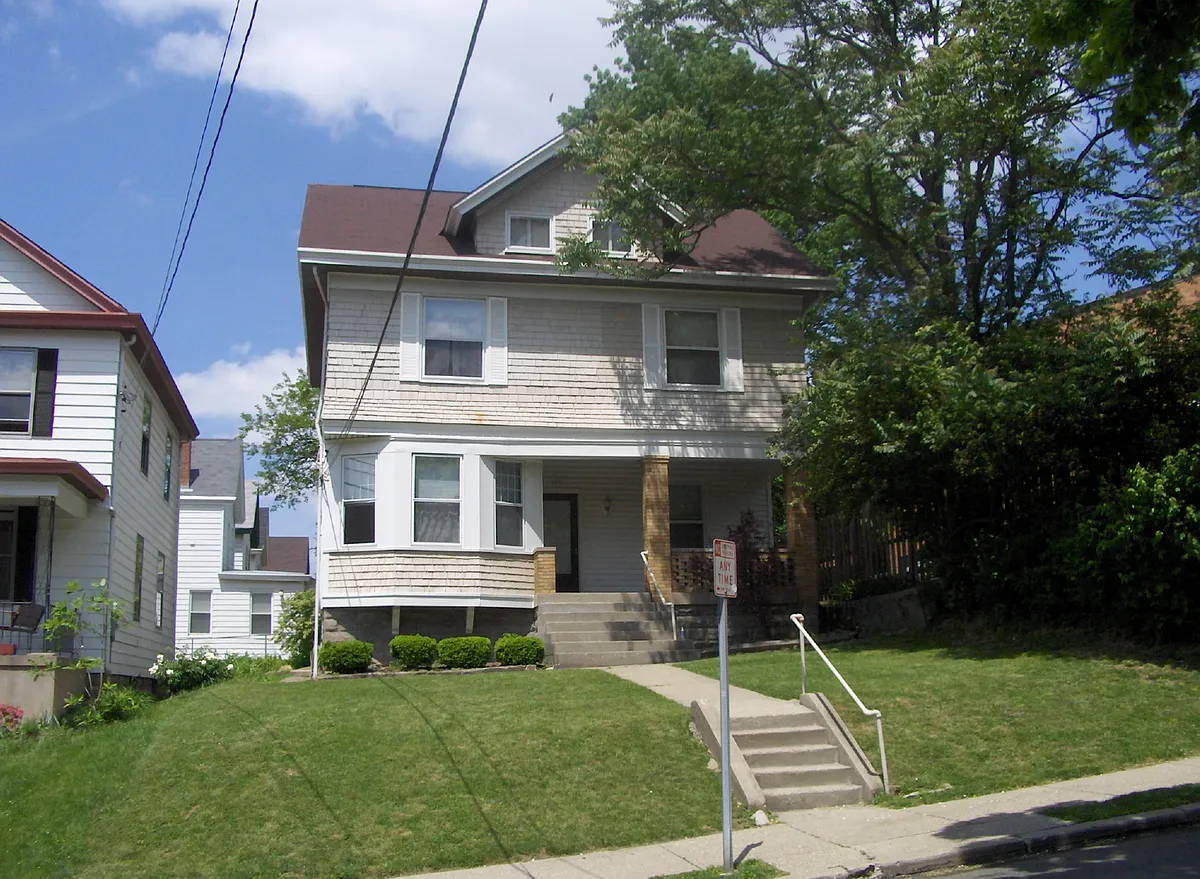 Photo 1 of 15 - 526 Riddle Rd #C - Cincinnati, OH 526 Riddle Rd. (upper Riddle Rd., walkable to University of Cincinnati)On UC shuttle bus route. - 526 Riddle Rd #C