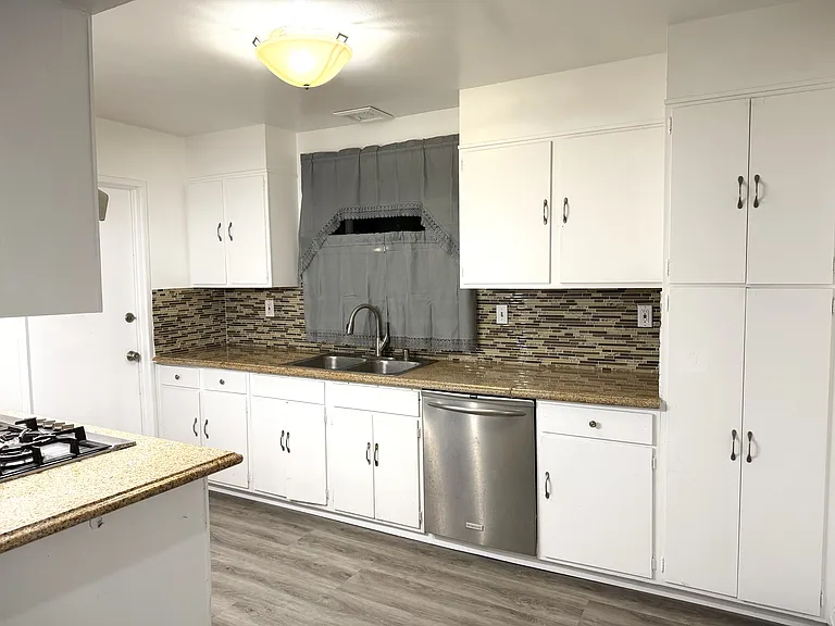 9002 Sinclair Ave — Photo 4