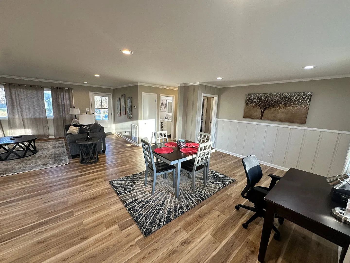 House in Benton City Limits — Photo 2