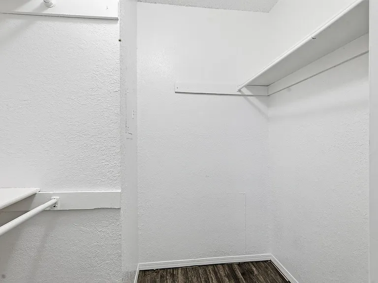 Woodland HIlls Apartments — Photo 20