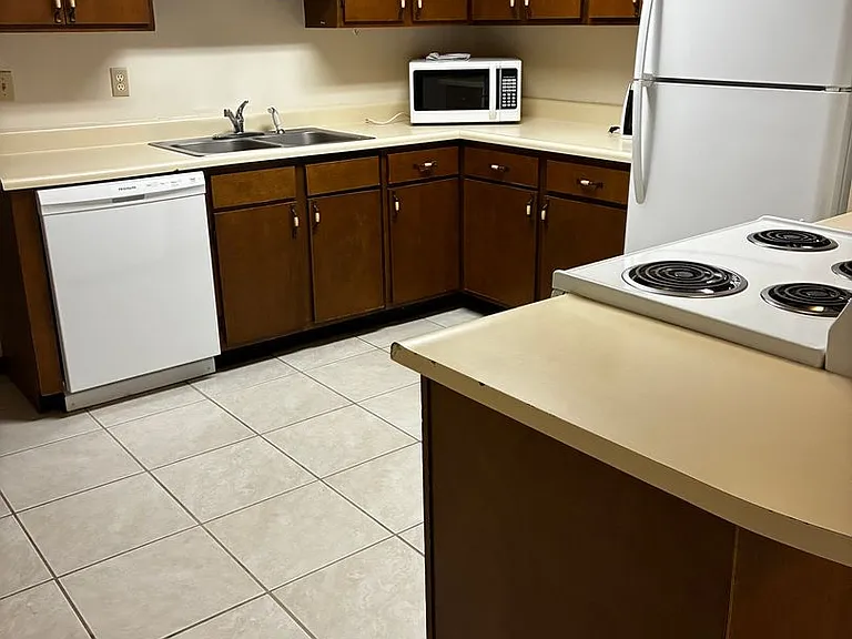 124 Alder Ave — Photo 3