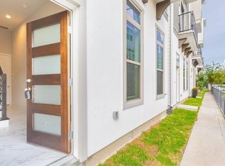 5836 E Post Oak Ln, Houston, TX 77055