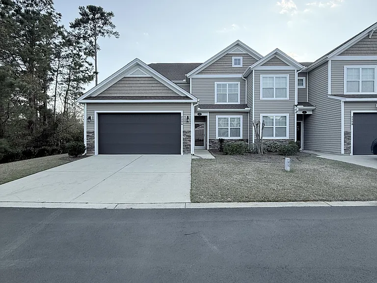 220 Machrie Loop #A — Photo 1