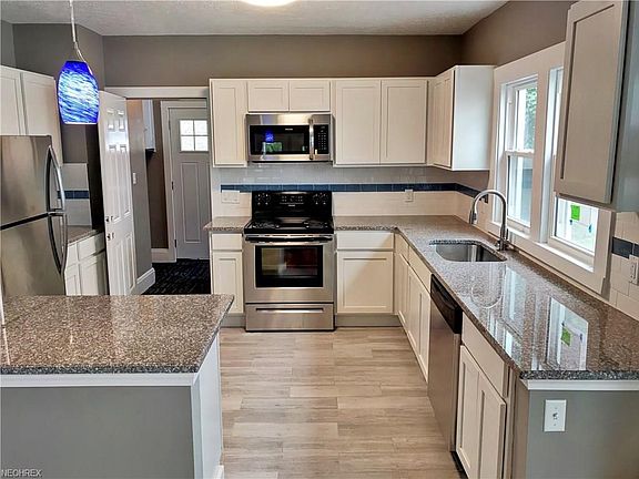 3rd image of 2155 Wascana Ave