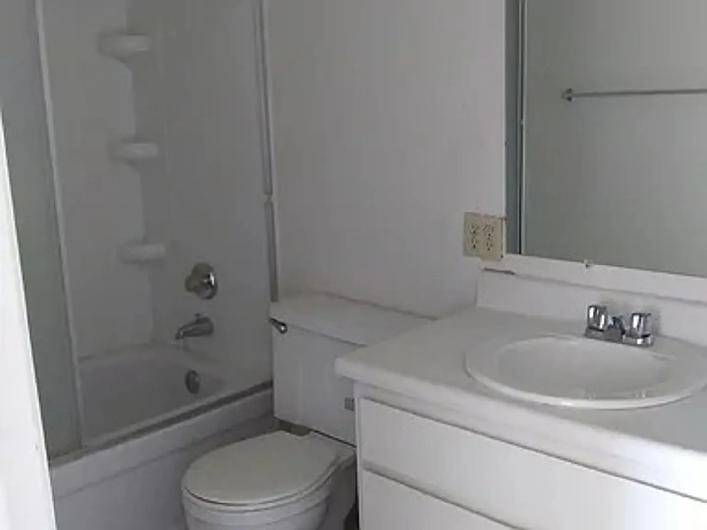2223 Edison Avenue — Photo 2