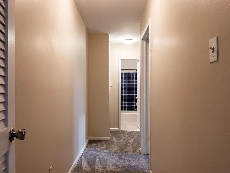 10648 Montrose Ave #102 — Photo 8