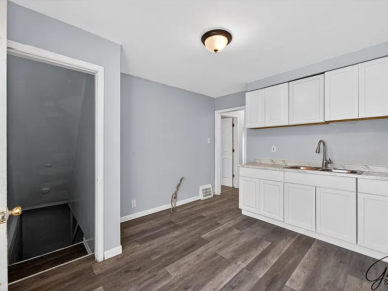 16212 Maddelein St — Photo 8