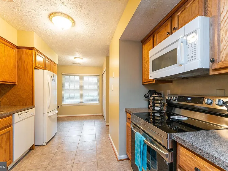 6006 Bobcat Ct — Photo 12