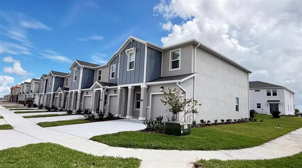 3 bed, 2.5 bath, 1834 sqft, $2,395 — Photo 4