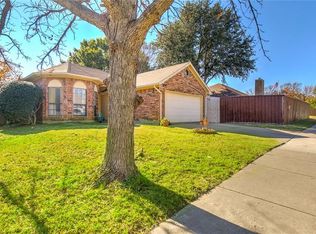 810 Headwater Dr, Arlington, TX 76015