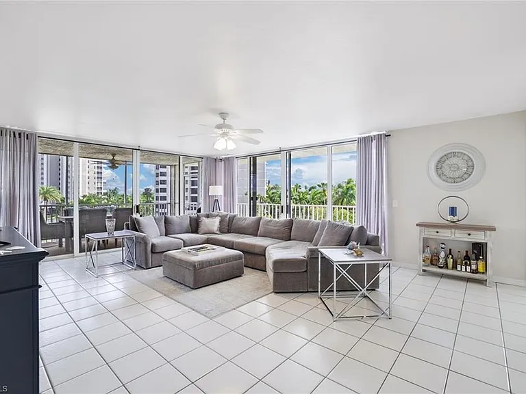 5550 Heron Point Dr #304 — Photo 1