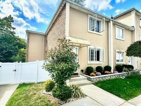 966 Clove Rd #A, Staten Island, NY 10301