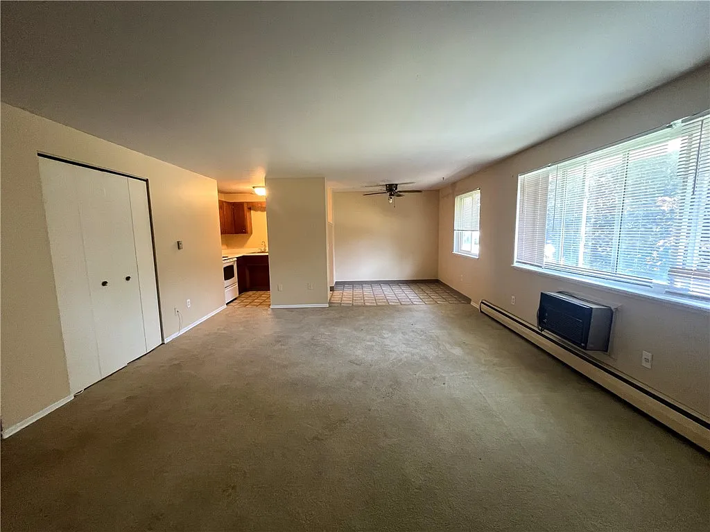 2 bed, 1.0 bath, 29184 sqft, $1,350 — Photo 4