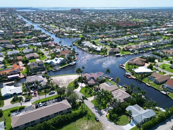 4800 SW 12th Pl, Cape Coral, FL 33914