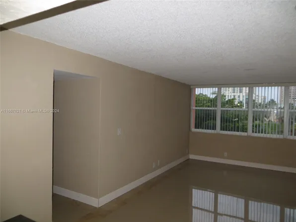 9143 SW 77th Ave APT B403, Miami, FL 33156