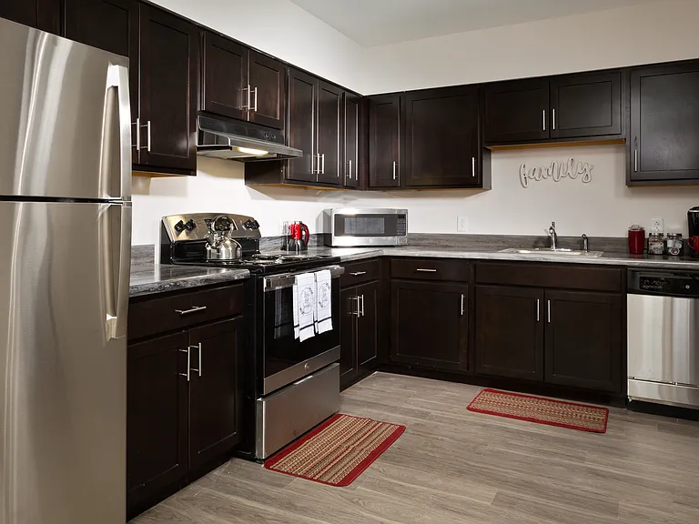 Swinburne Commons Apartments — Photo 6
