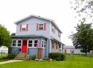 305 Charles St, Carpentersville, IL 60110