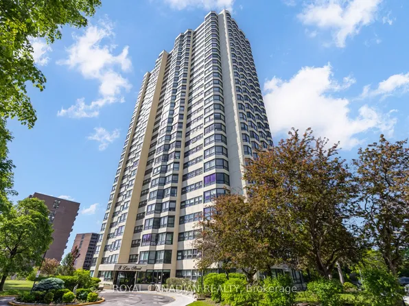 8 Lisa St #1906, Brampton, ON L6T 4S6