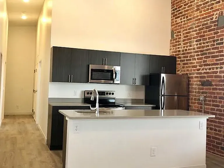 1 West Cary Apartments — Photo 1