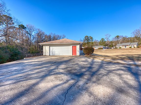 4th image of 2200 Sandfort Rd