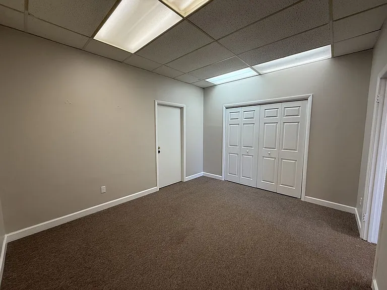 311 N Jackson St — Photo 16