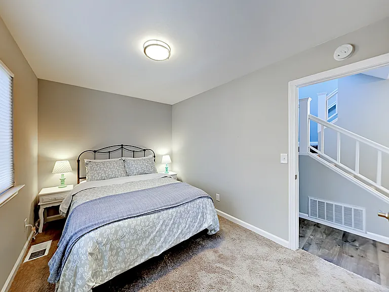 Guest Bedroom with queen size bed.