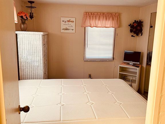 5th image of 14 Quince Ave