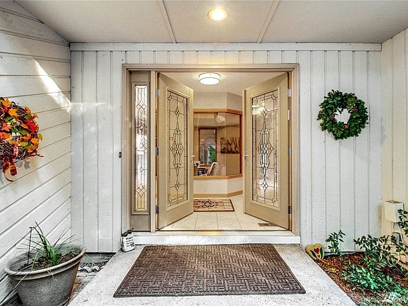 5th image of 2869 W Lake Sammamish Pkwy NE