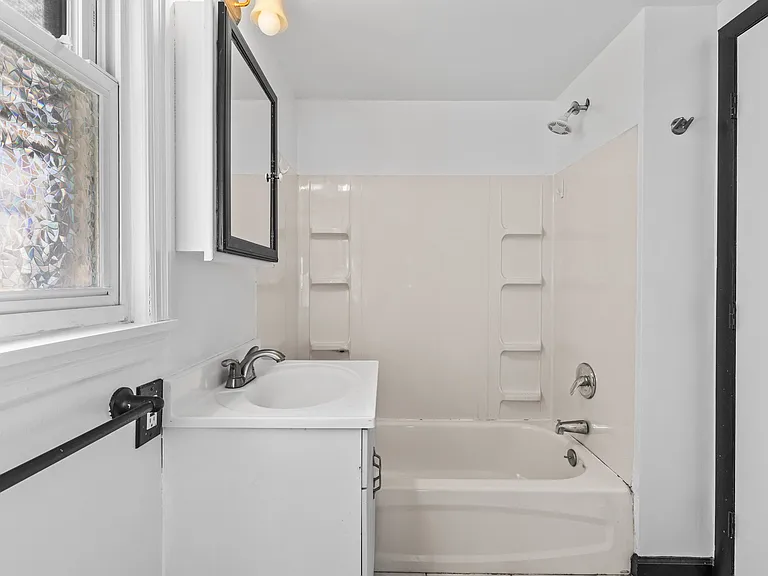 285 Richard St — Photo 14