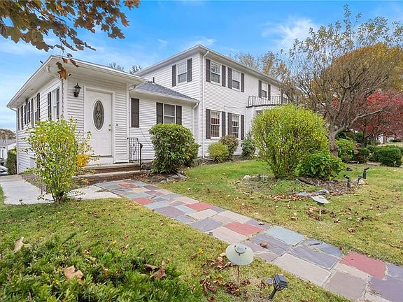 3rd image of 446 Budlong Rd