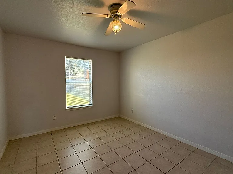 1820 Fleetwood Dr — Photo 21