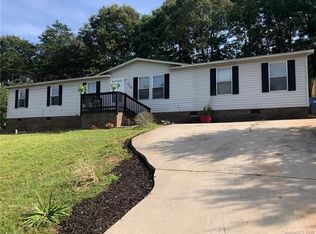 312 Forest Hollow Dr, Statesville, NC 28677