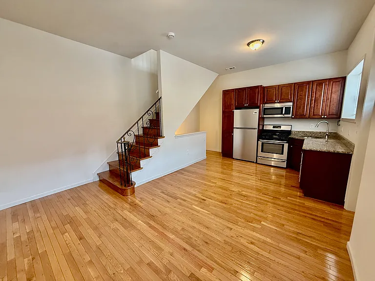 2000 S Chadwick St — Photo 4