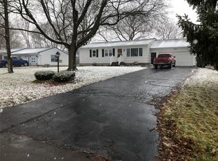 1071 Farnsworth Rd S, Rochester, NY 14623