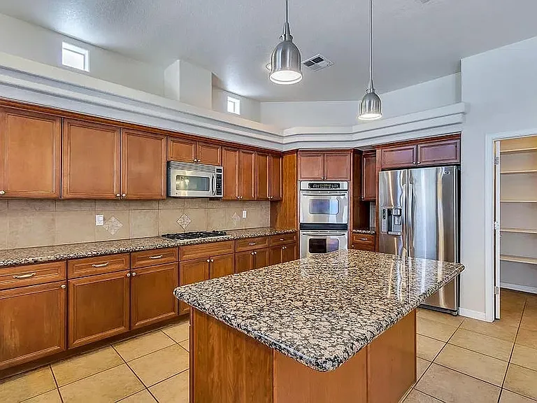 6305 Franklin Summit Dr — Photo 3