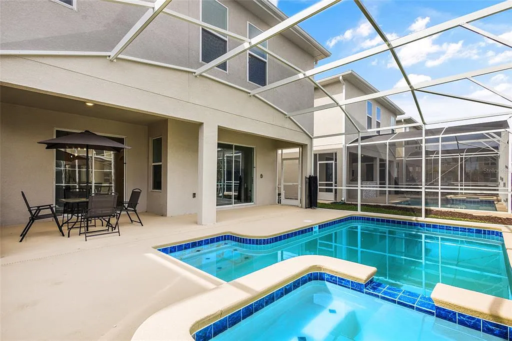 6 bed, 5.0 bath, 3275 sqft, $3,895 — Photo 4