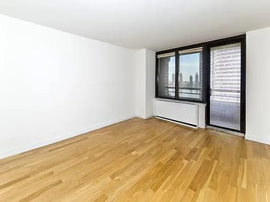 Rented by R New York | media 14