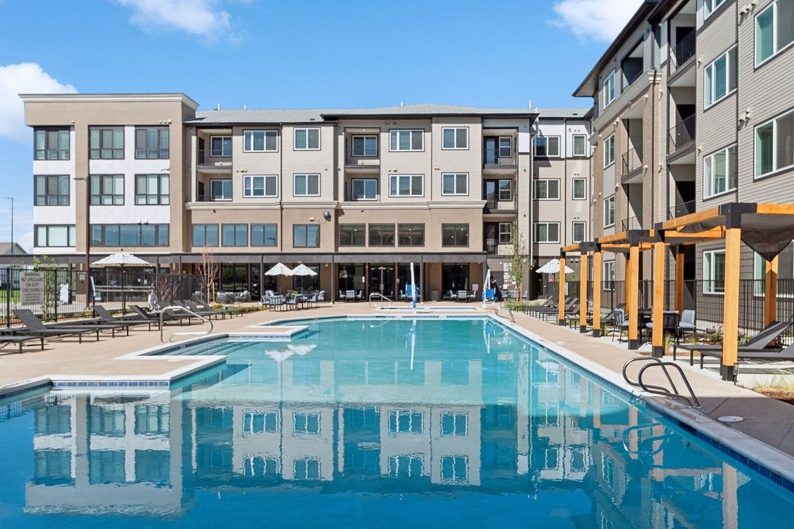 Ascend at Pena Station apartments community photo