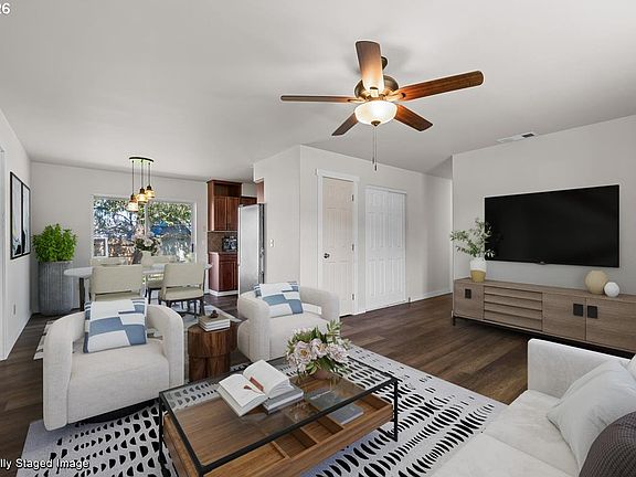 3rd image of 807 2nd St