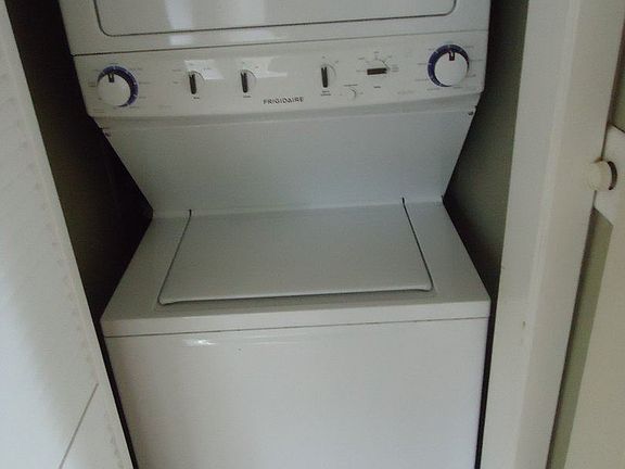 4th image of 805 W Saint Mary Blvd
