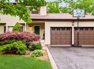 2 Voyages Ct, Holtsville, NY 11742