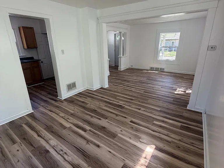 218 Goguac St W — Photo 3
