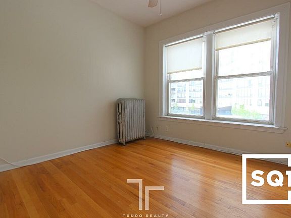 4th image of 3912 N Pine Grove Ave APT 3924-1W