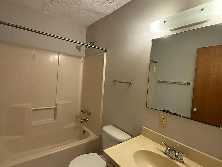 2310 Indian Dr #15 — Photo 5