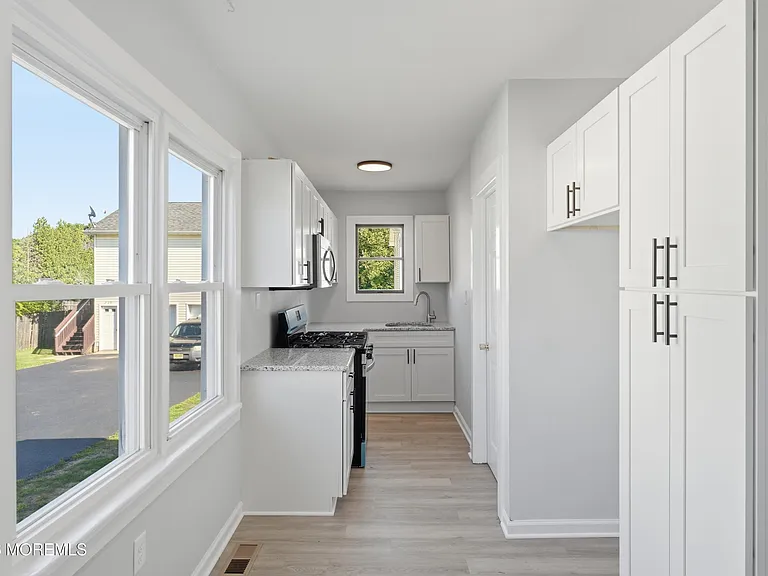 251 Main St — Photo 7