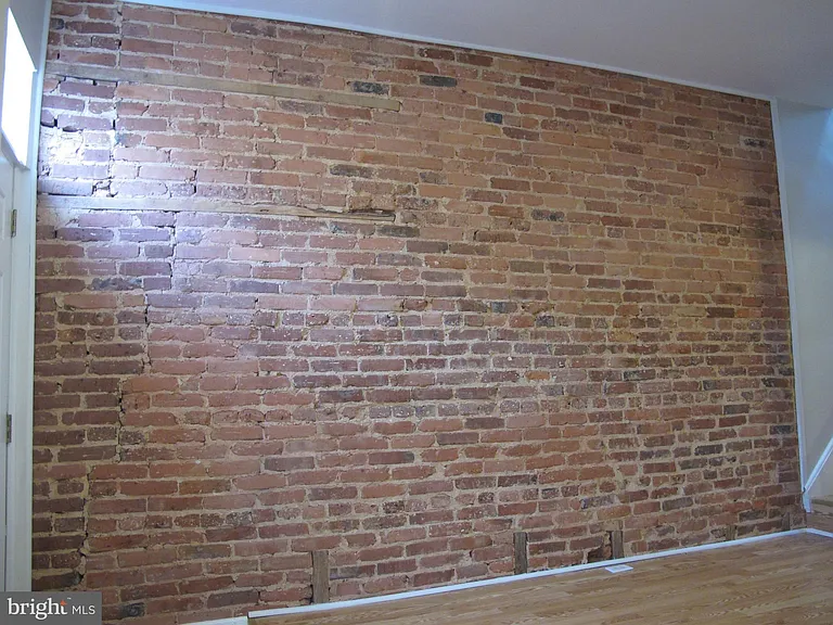 136 N Curley St — Photo 10